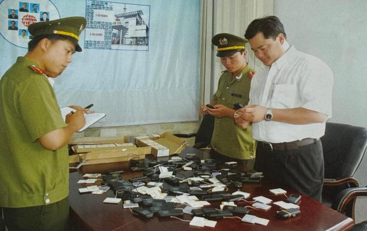 CHIẾN CÔNG 65. LỰC LƯỢNG AN NINH CÔNG AN TỈNH THỪA THIÊN - HUẾ THU GIỮ TANG VẬT VI PHẠM TRONG LĨNH VỰC TRUYỀN THÔNG (NĂM 2011)
