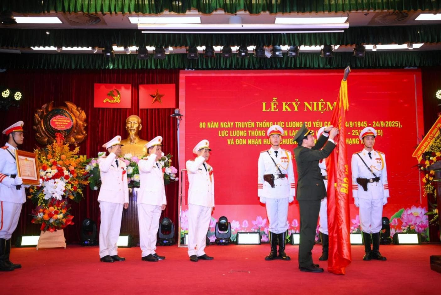 Ảnh trong chuyên đề 80 năm An ninh nhân dân